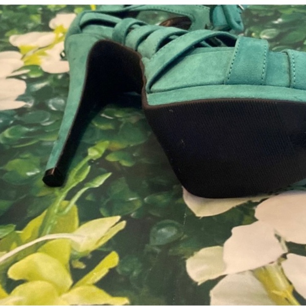 Just Fab/Rock and republic shoes. Three sets - size 8 medium - Picture 15 of 16